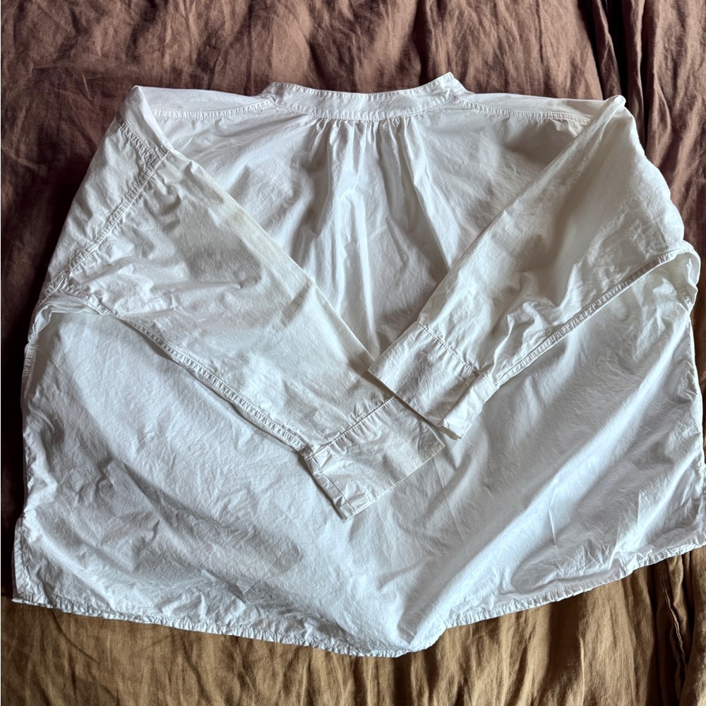Hazel Brown flowy white peasant top
